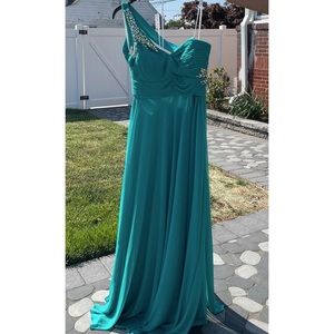 Gorgeous Teal dress 👗 with Rhinestones